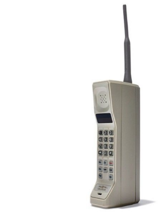 Выпущен первый портативный коммерческий сотовый телефон DynaTAC 8000x